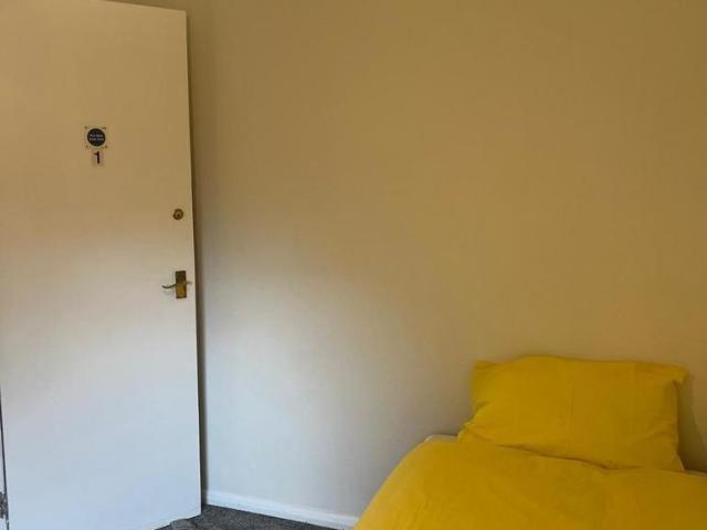 Room for rent in Cowley, Greater London