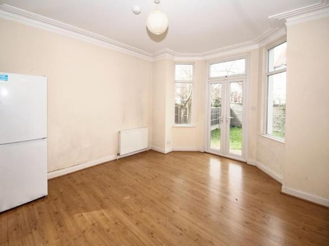 Room for rent in Palmers Green, Greater London