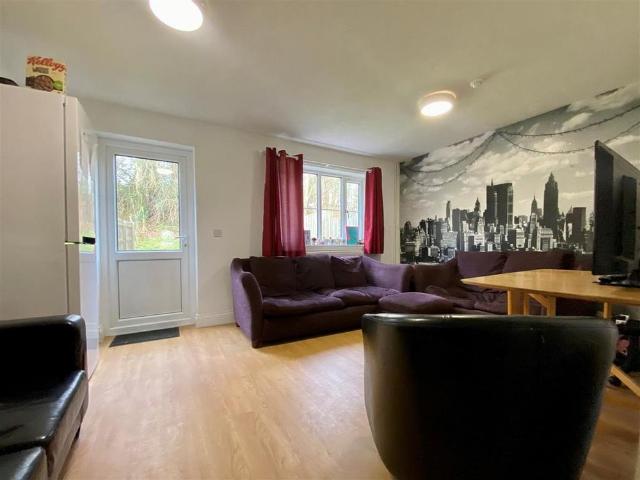 Room for rent in Hales Place, The Bridge