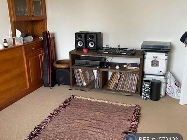 Room for rent in London Borough of Croydon, Purley