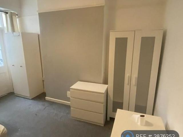 Room for rent in Falcon Lodge, Wales
