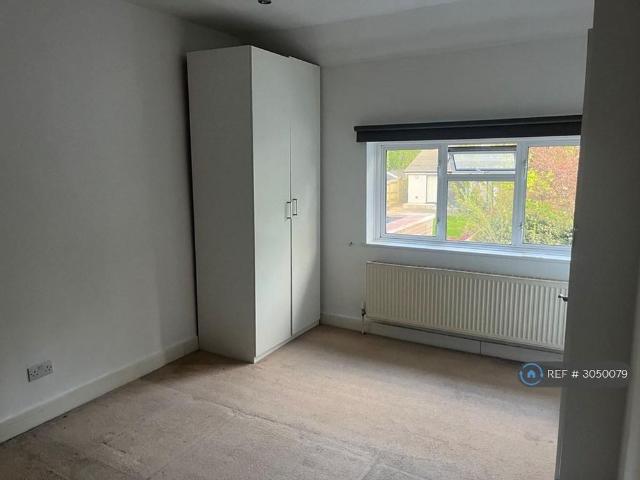 Room for rent in London Borough of Croydon, Purley