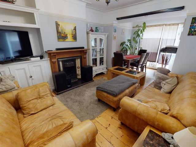 Room for rent in Winchmore Hill, Edmonton