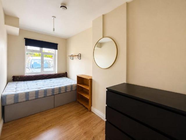 Room for rent in London Borough of Hounslow, Heston