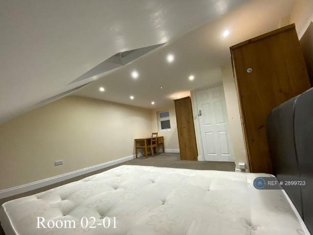 Room for rent in Upton, Greater London