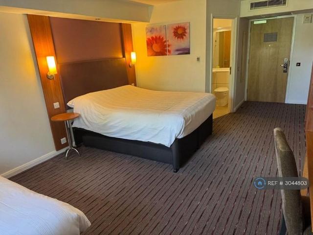 Room for rent in Hampton Hill, Greater London