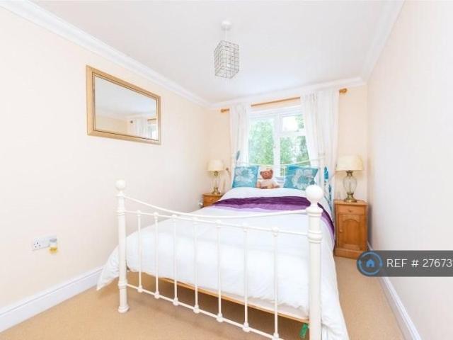 Room for rent in Westborough, Surrey