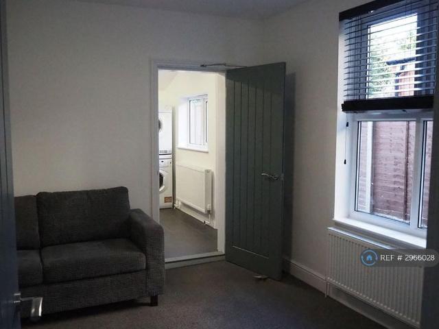Room for rent in Hythe, Fordham Heath