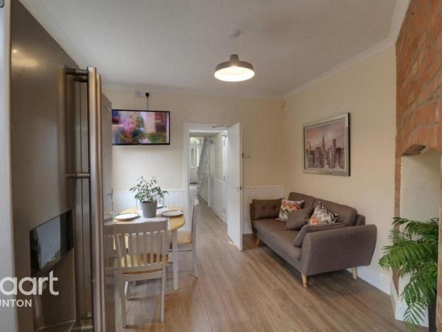 Room for rent in Rumwell, Somerset