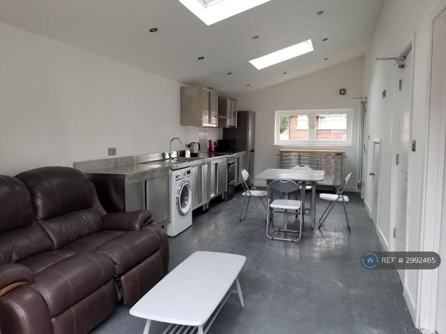 Room for rent in Rednal, West Midlands