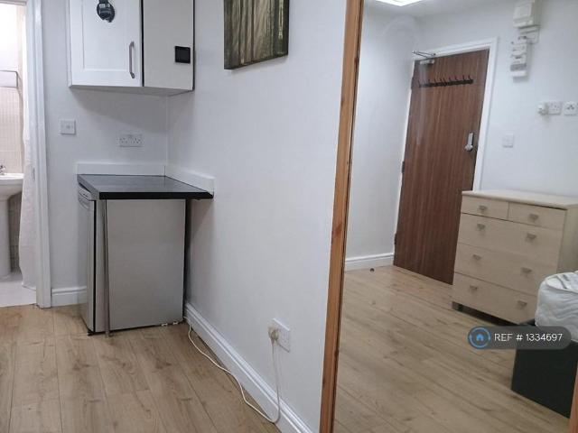 Room for rent in Harts Hill, Dudley