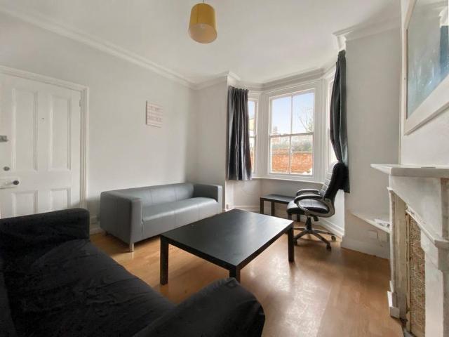 Room for rent in St Clement's, The Slade