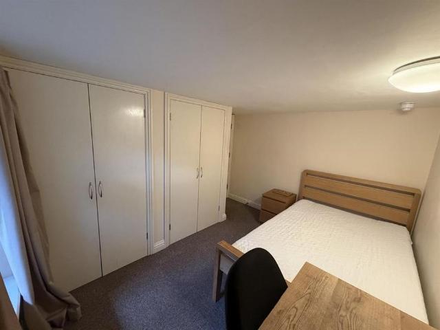 Room for rent in Ewens Farm, Cheltenham