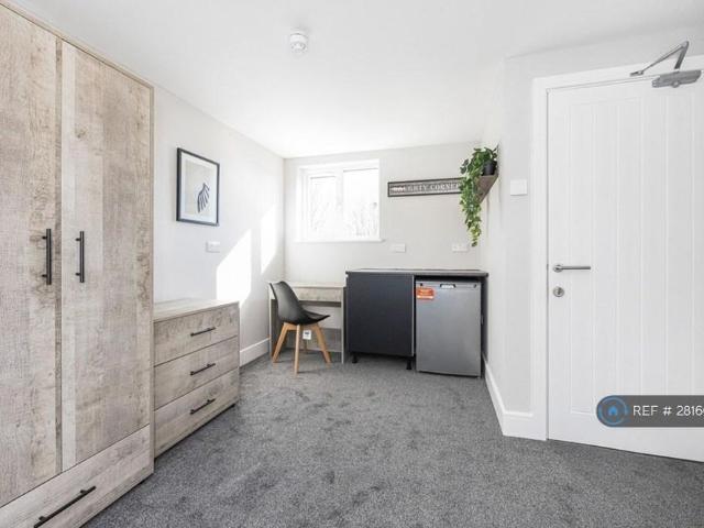 Room for rent in Brompton, Gillingham