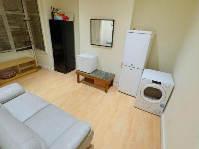 Room for rent in Burley, West Yorkshire