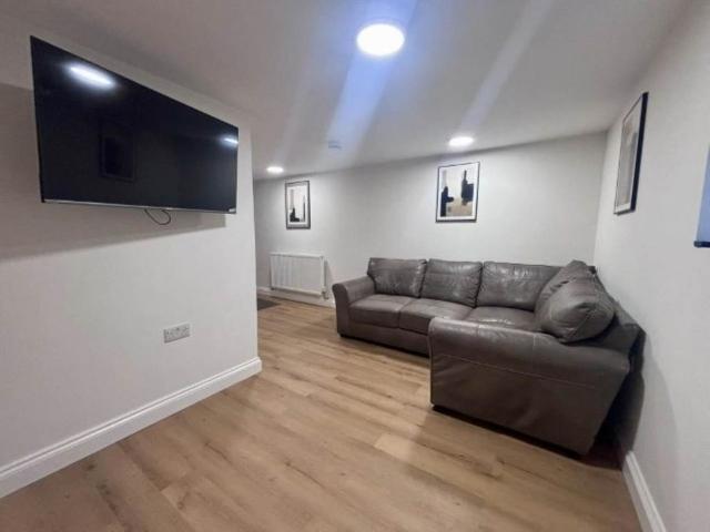Room for rent in Daisy Hill, Leeds