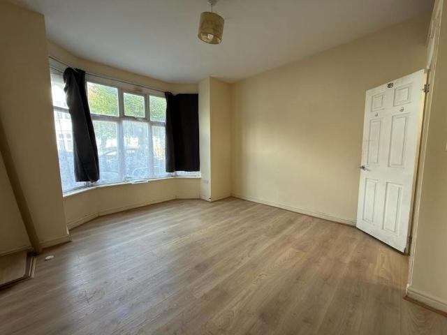 Room for rent in London Borough of Merton, Mitcham