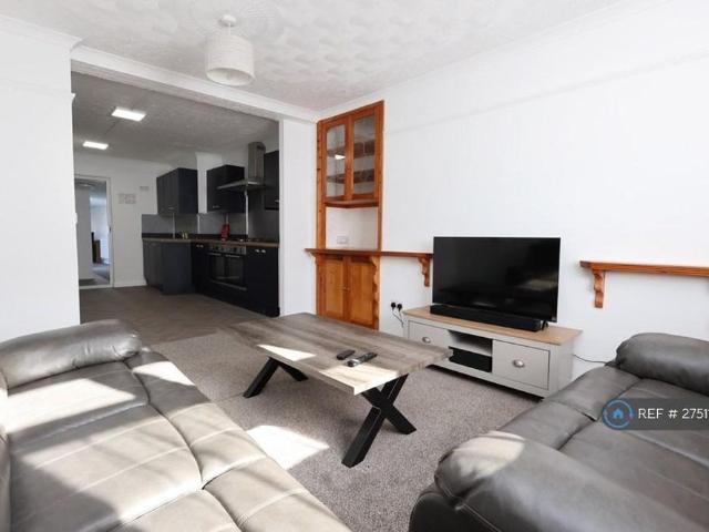 Room for rent in Pembrey and Burry Port Town, Wales