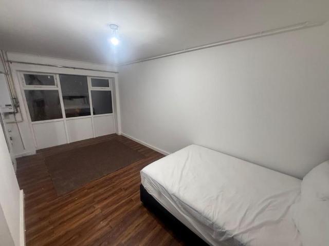 Room for rent in London, Isle Of Man