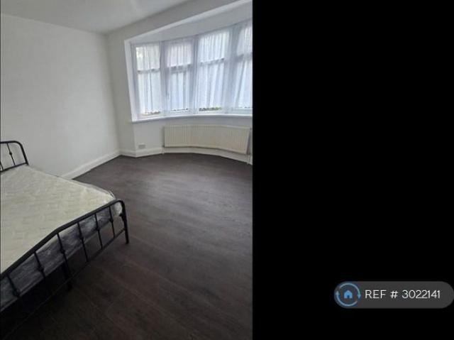 Room for rent in South Chingford, Greater London