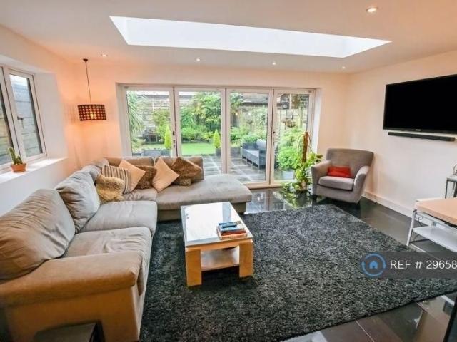 Room for rent in Heaton, Lee Bank