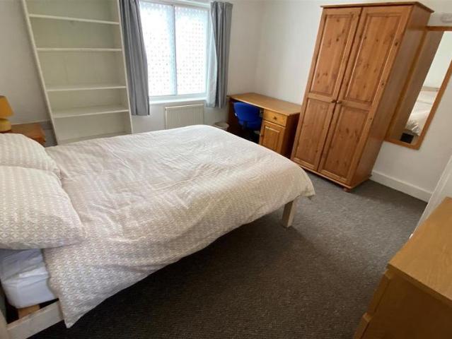 Room for rent in Hales Place, The Bridge