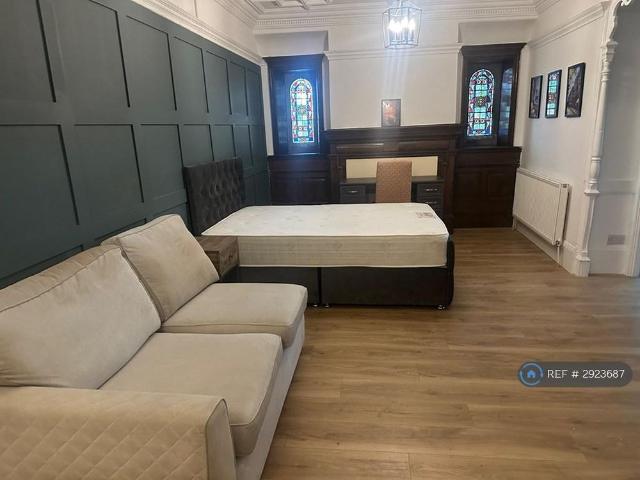 Room for rent in Greengates, West Yorkshire
