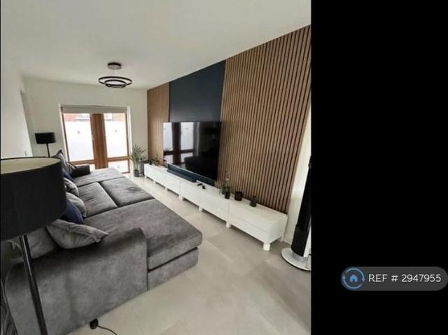 Room for rent in Ledston, West Yorkshire