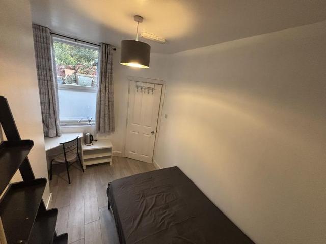 Room for rent in Malin Bridge, Sheffield