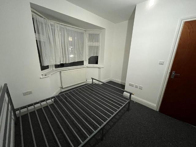 Room for rent in Hayes, Greater London