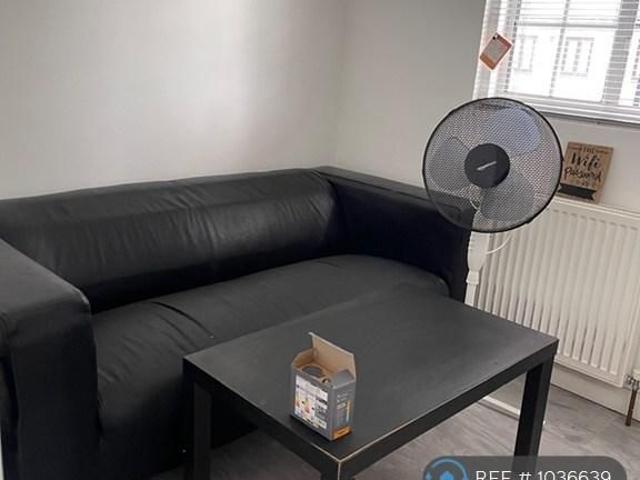 Room for rent in Ratcliffe, Greater London