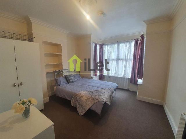 Room for rent in Burrow's Bush, Wellingborough