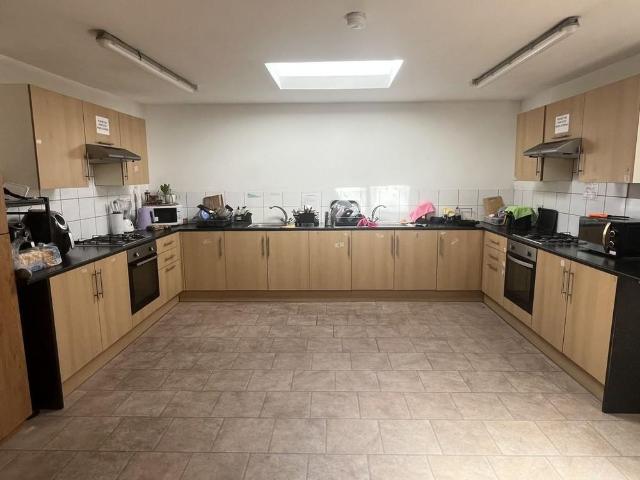 Room for rent in London Borough of Hounslow, Surrey