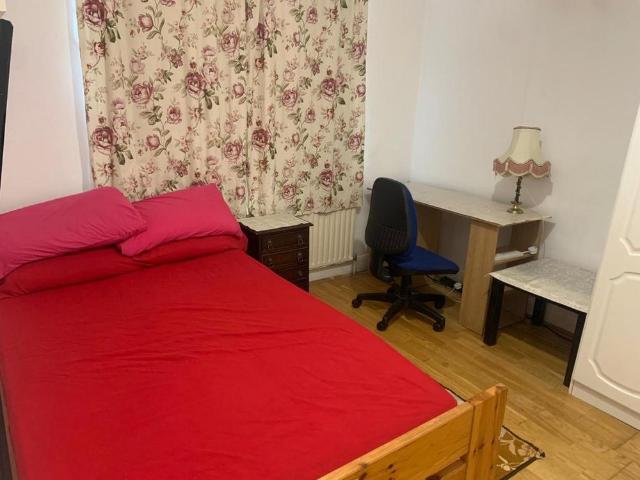 Room for rent in Lampton, Greater London