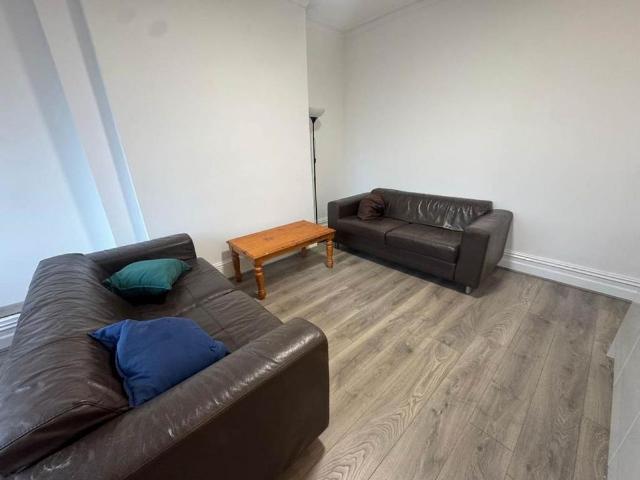 Room for rent in Burley, West Yorkshire