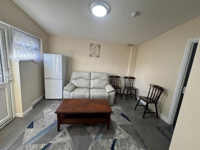 Room for rent in Rednal, West Midlands