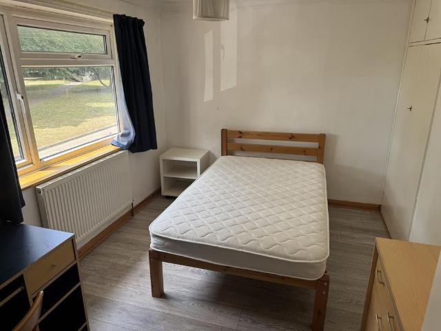 Room for rent in St. Dunstan's, The Bridge