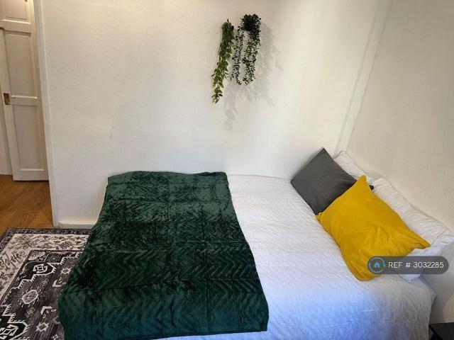 Room for rent in London Borough of Hounslow, Heston
