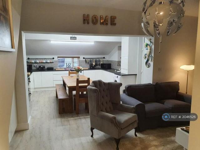 Room for rent in Burnedge, Greater Manchester