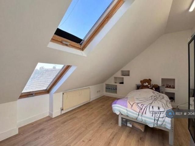 Room for rent in Greenhill, Greater London