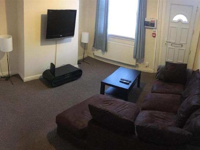 Room for rent in Woodbank Estate, Stockport