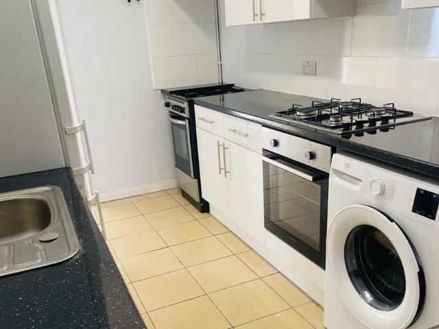 Room for rent in Gould's Green, Greater London