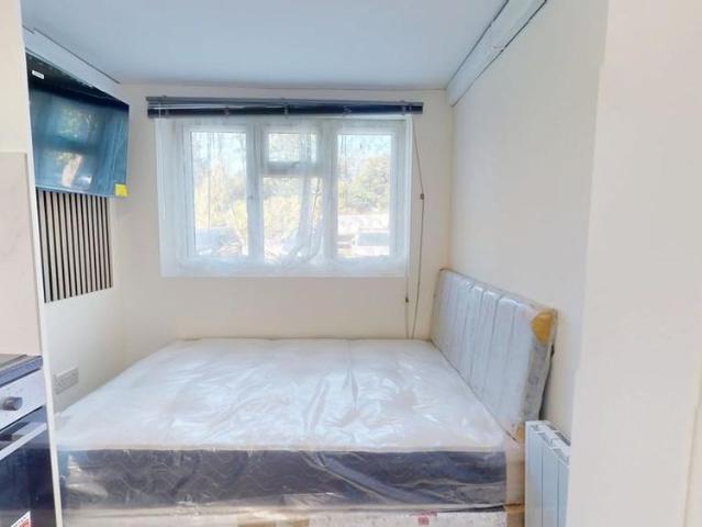 Room for rent in London Borough of Merton, Greater London