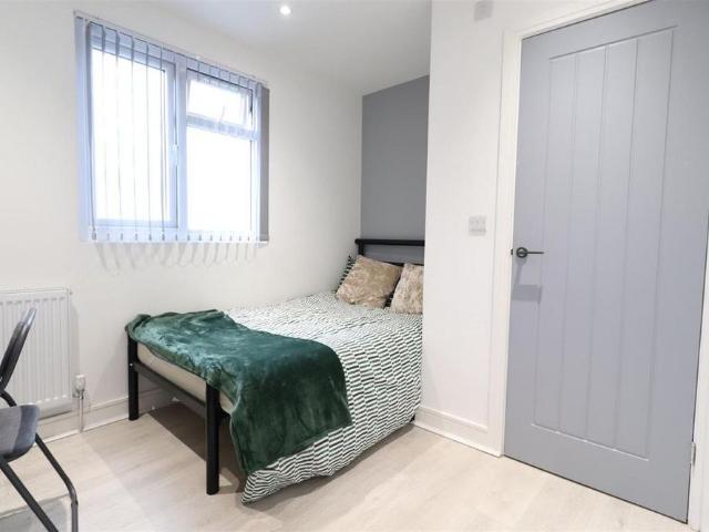 Room for rent in Ball Hill, West Midlands
