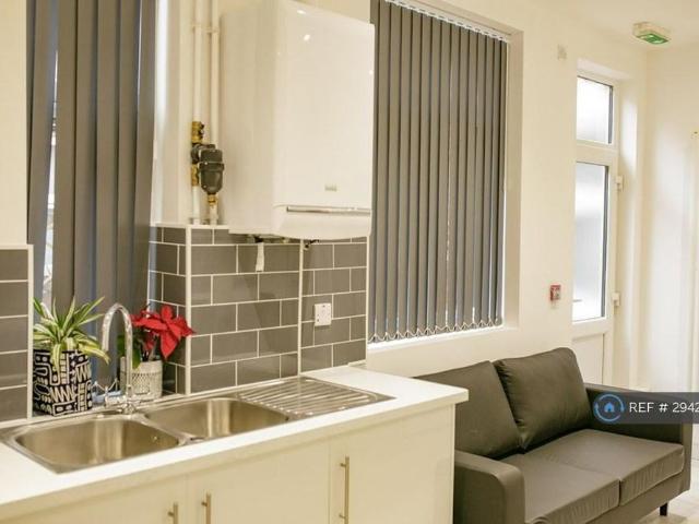 Room for rent in Spon End, West Midlands