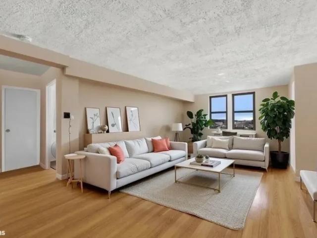 Apartment for sale in Queens, Arverne
