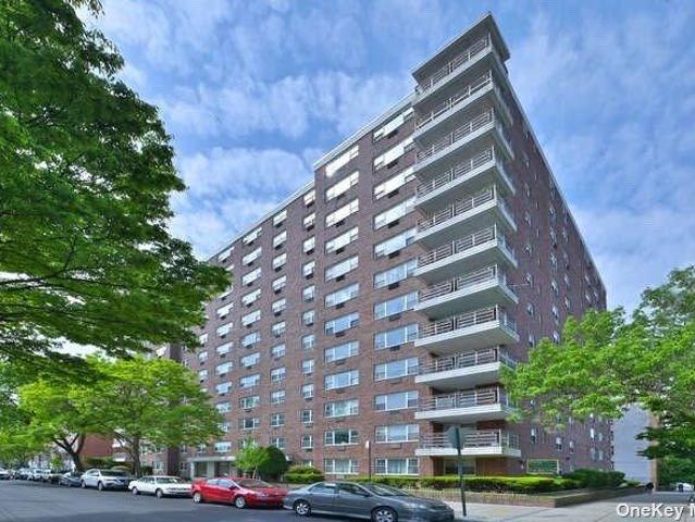 Apartment for sale in Queens, Arverne