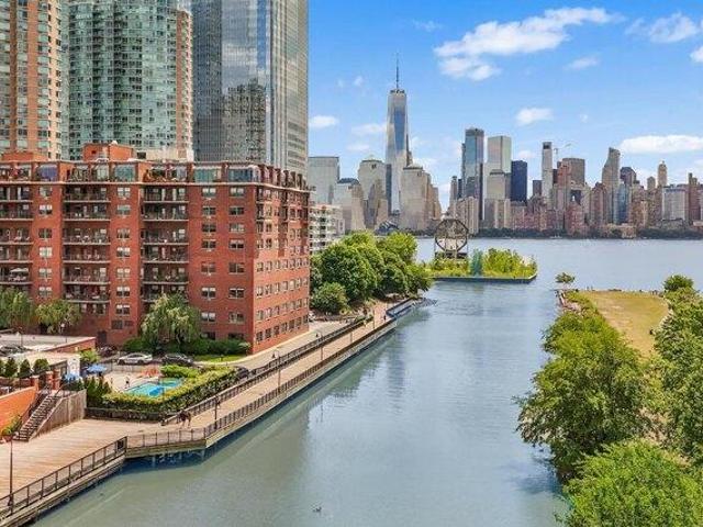 Condo for sale in Colgate Center, Jersey City