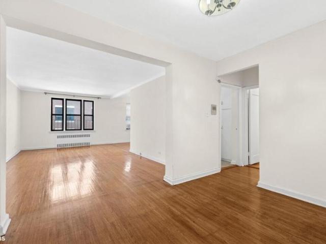 Apartment for sale in Queens, Arverne