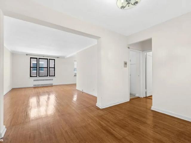 Apartment for sale in Queens, Arverne